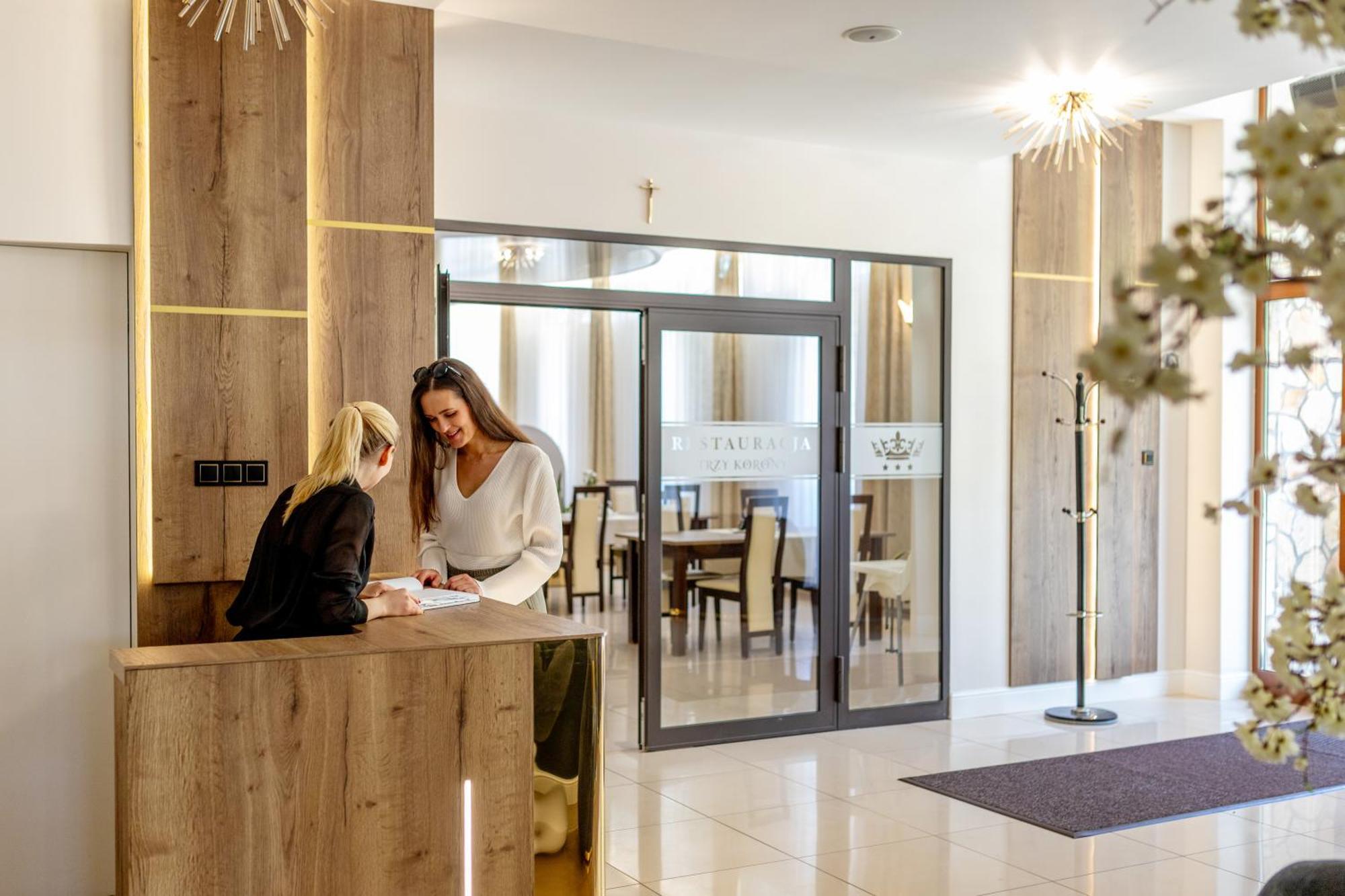 Trzy Korony Hotel Głogów Małopolski Kültér fotó