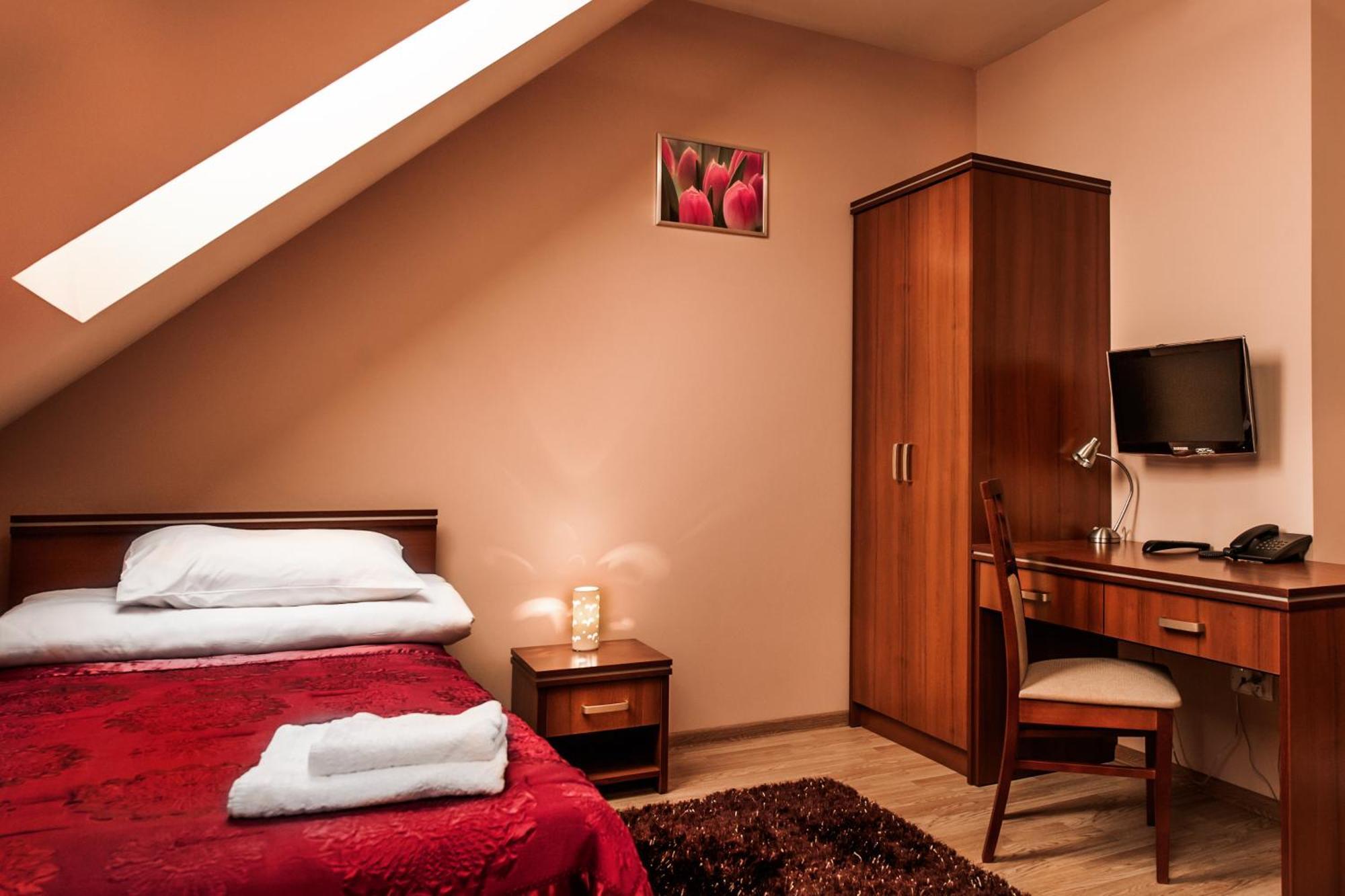 Trzy Korony Hotel Głogów Małopolski Kültér fotó